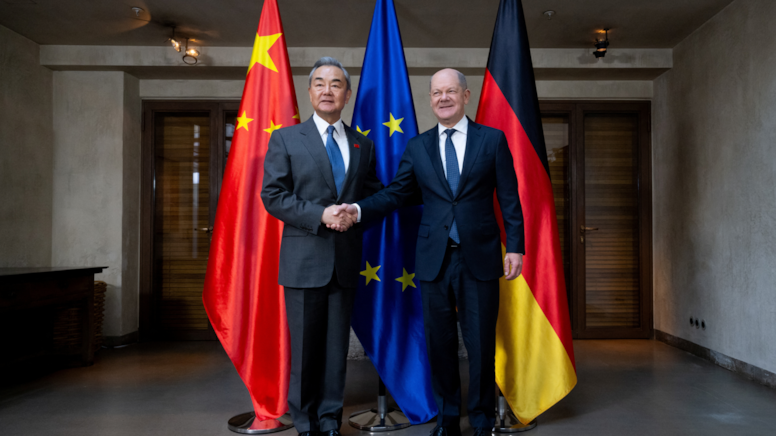 ABD'nin sırtını döndüğü Avrupa'ya, Çin'den müzakere desteği