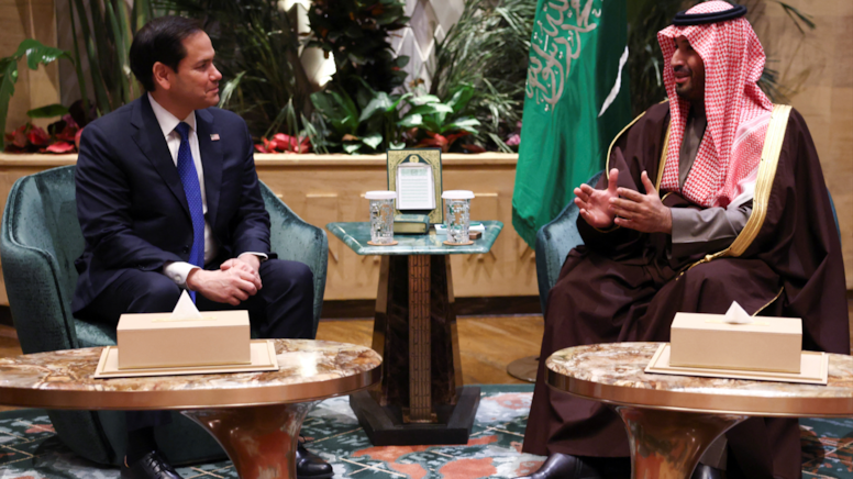 Büyük görüşmeden önce ABD Dışişleri Bakanı, Suudi Prensi'yle bir arada