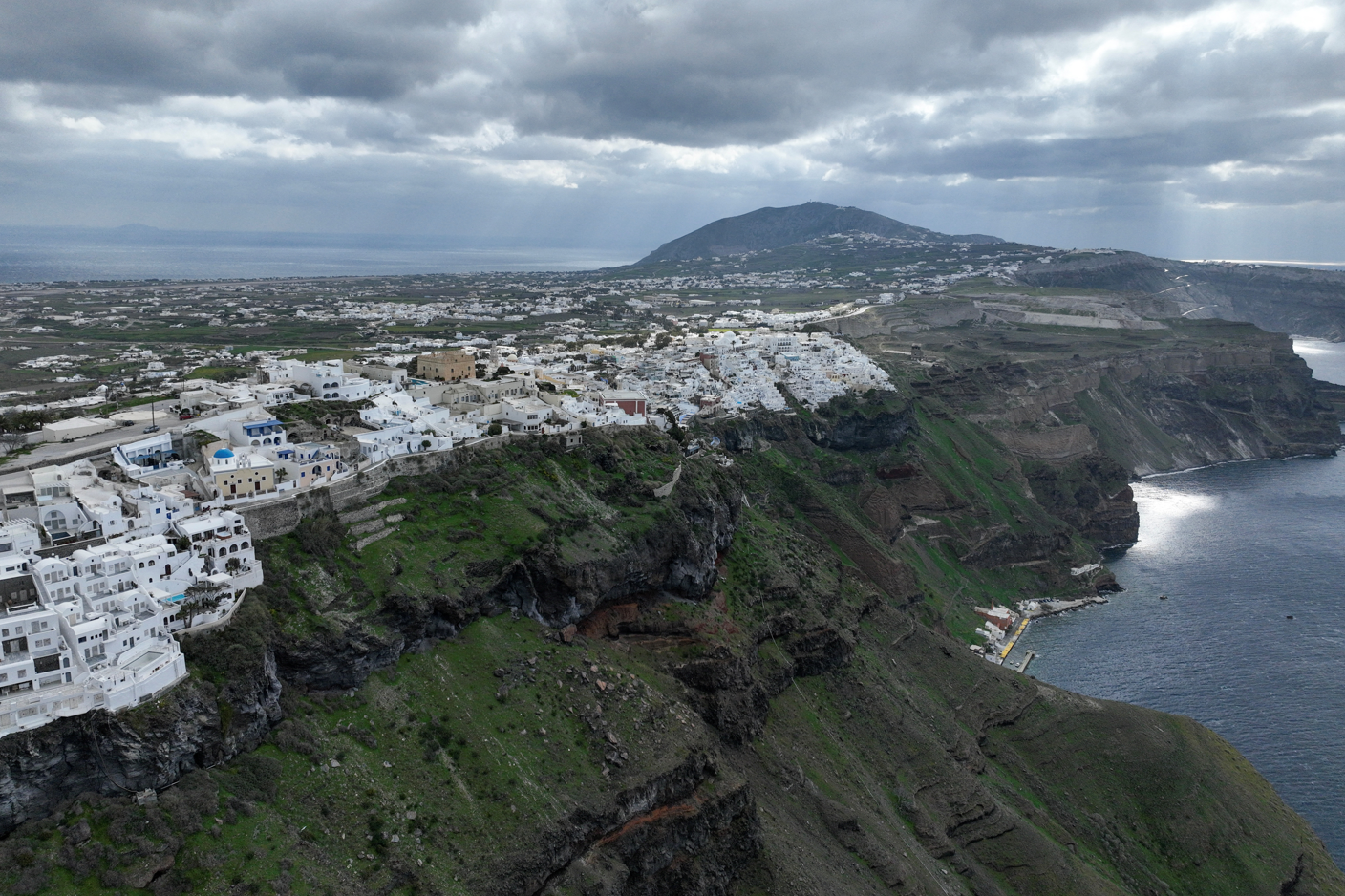 Yunanistan'ın baş sismoloğu konuştu: Santorini'deki volkan patlayacak mı?