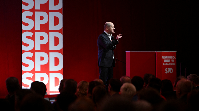 Almanya'da seçimin sonucu şimdiden belli, ancak Şansölye'nin ne zaman başa geçeceği belli değil