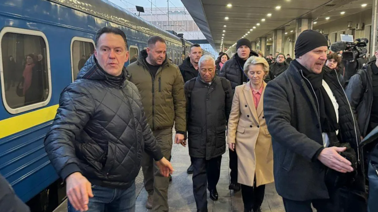 AB Başkanı von der Leyen, 3.5 milyon euroluk paketle Kiev'e geldi