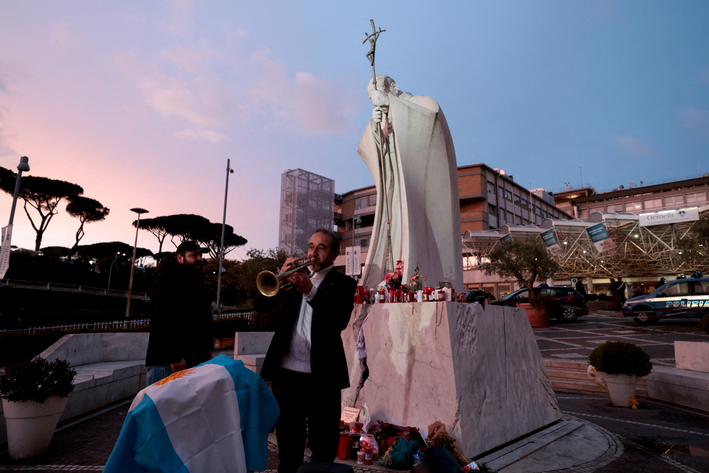 2 haftadır hastaneden çıkamayan Papa'nın son durumu umut veriyor