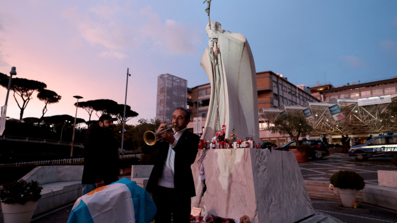 2 haftadır hastaneden çıkamayan Papa'nın son durumu umut veriyor