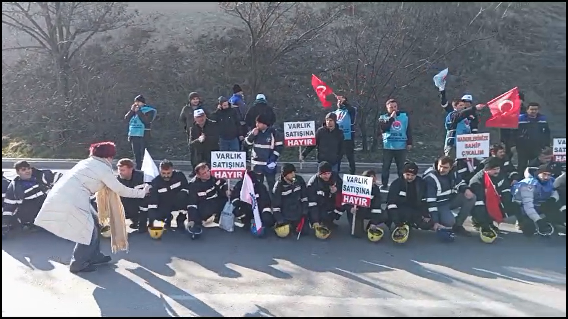 Çayırhan işçileri, baretlerini alıp tekrar yürüyüşe geçti!