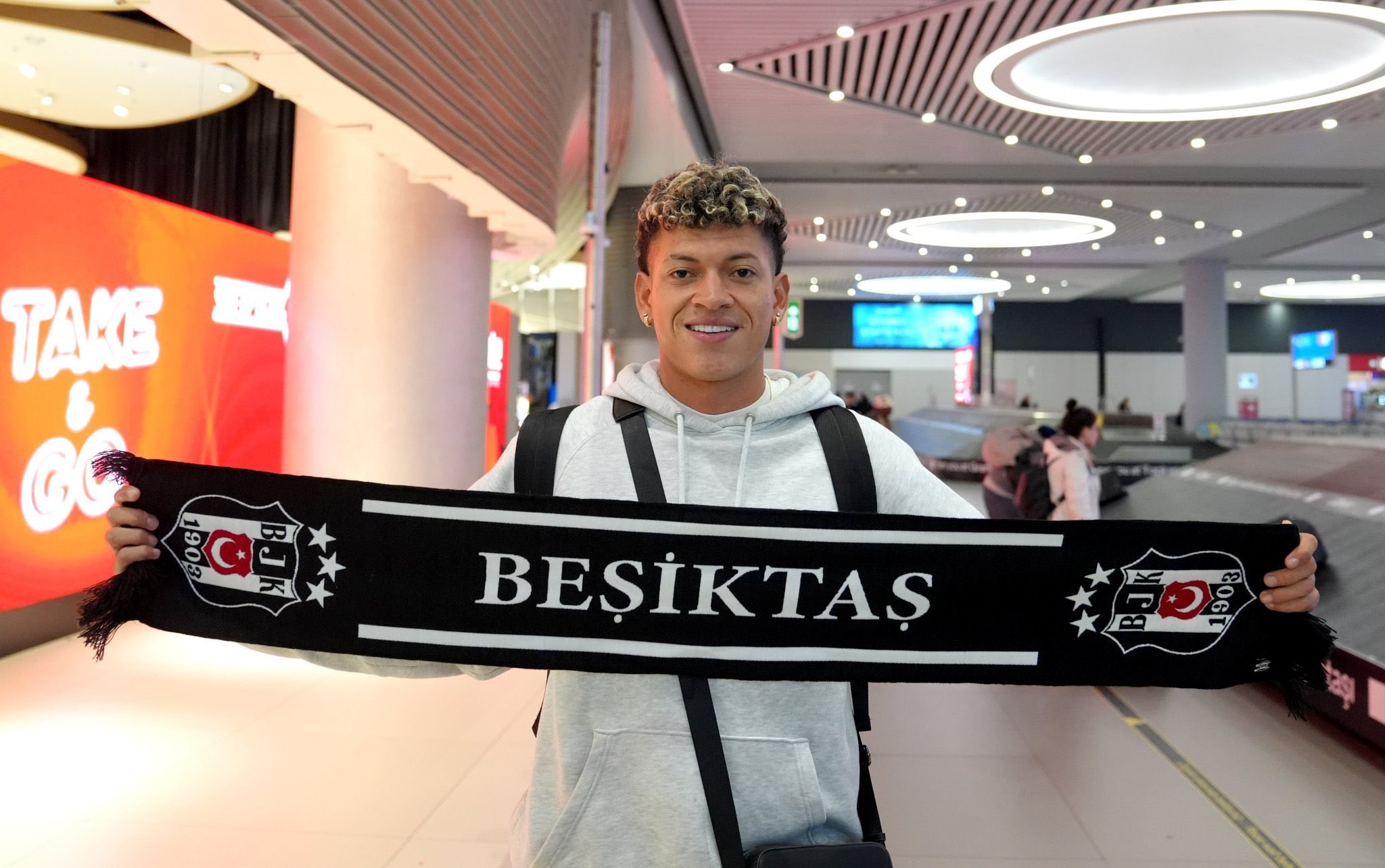 Beşiktaş'ın yeni transferi Elan Ricardo gece yarısı İstanbul'da