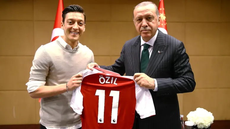 Erdoğan'dan Mesut Özil'e yeni görev: AKP'deki pozisyonu belli oldu