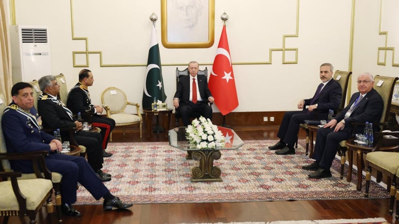 Erdoğan Pakistan kuvvet komutanları ile görüştü