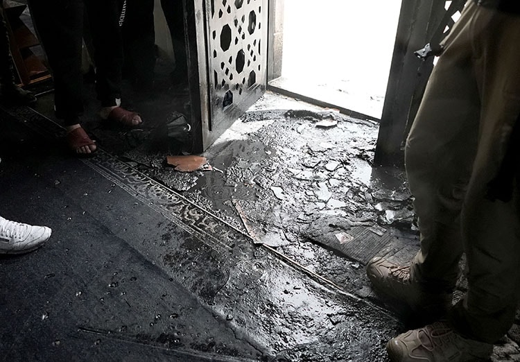 İsrailliler, Eriha'da bir camiyi ateşe verdi