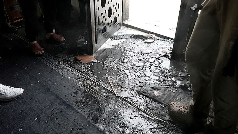 İsrailliler, Eriha'da bir camiyi ateşe verdi