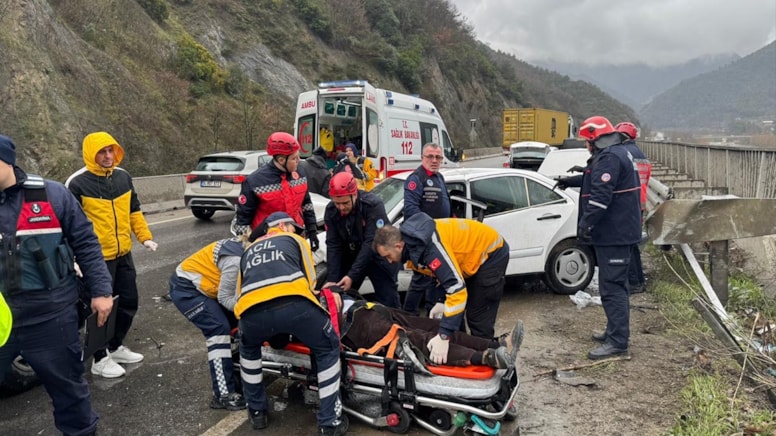 Sakarya'da trafik dehşeti bir kişi öldü
