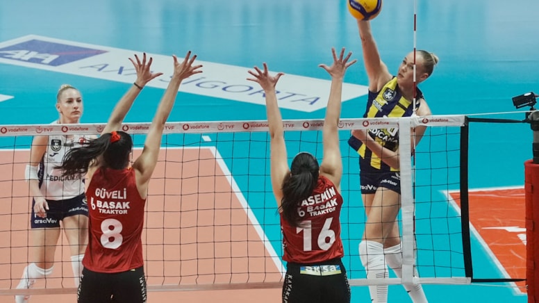 Fenerbahçe Medicana deplasmanda Galatasaray Daikin'e set vermedi