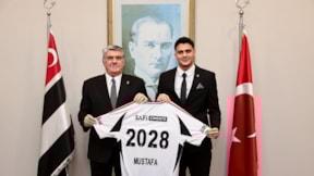 Beşiktaş Mustafa Hekimoğlu ile sözleşme uzattı