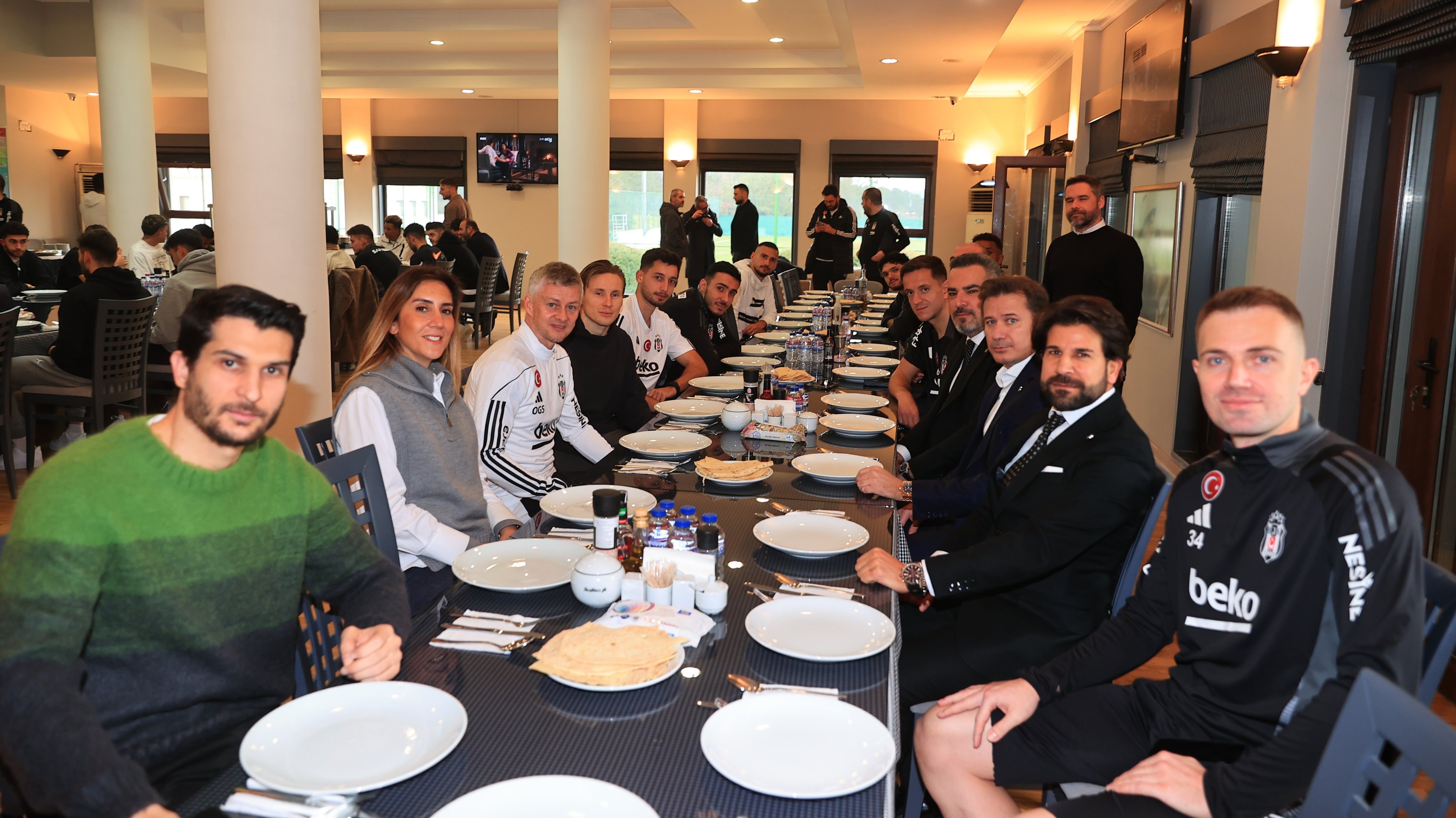 Beşiktaş'ta futbolculara moral ziyareti