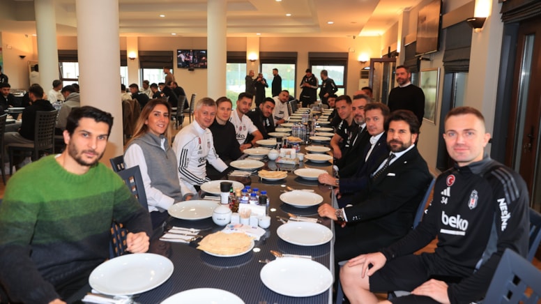 Beşiktaş'ta futbolculara moral ziyareti