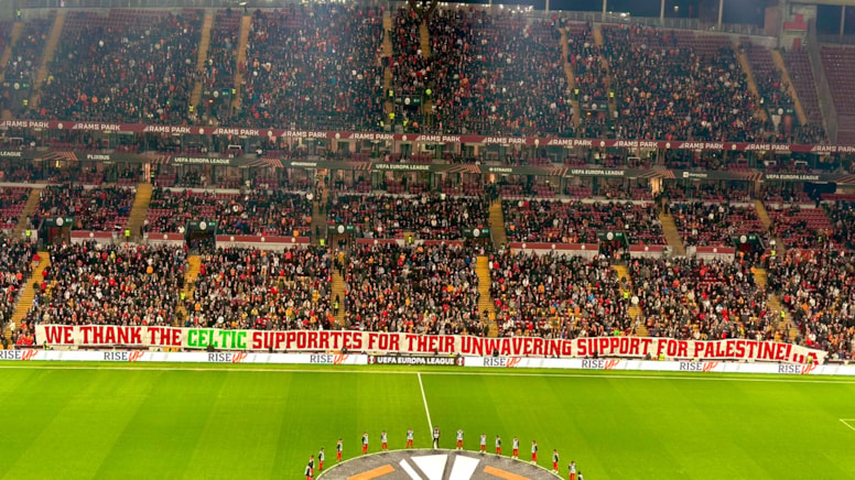 G.Saray tribünlerinden Celtic'e teşekkür pankartı