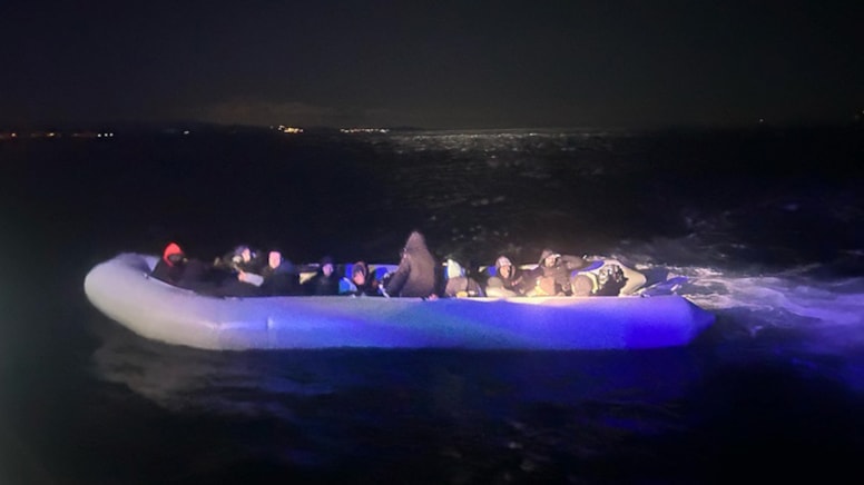 Göçmen botu battı, 2 kadın öldü