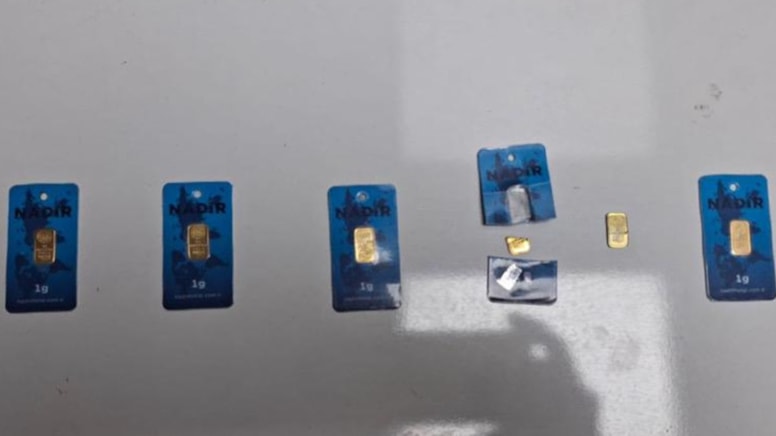 Gram altınlarla şehirdeki kuyumcuları dolandırdı