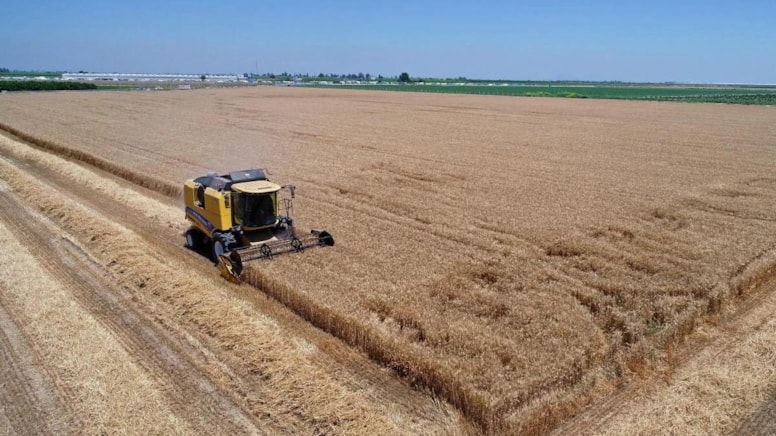 Hatay'da depremzede üreticilere makine, ekipman ve gübre dağıtıldı