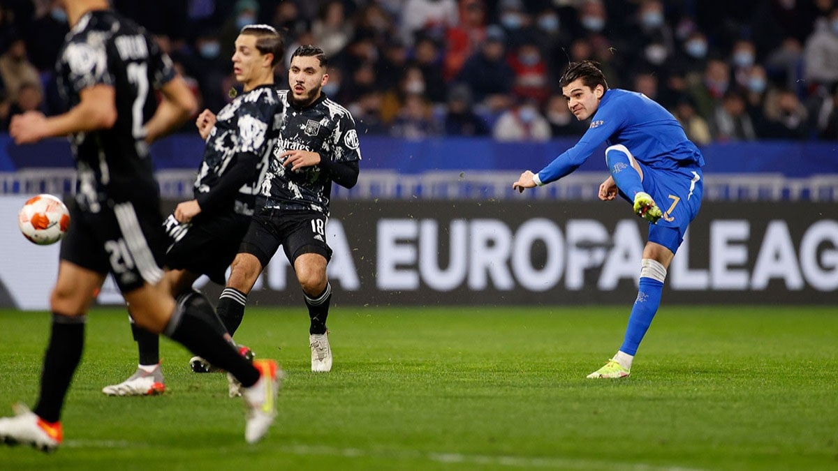 Galatasaray tesislerinde büyüdü şimdi Fenerbahçe'nin rakibi oldu