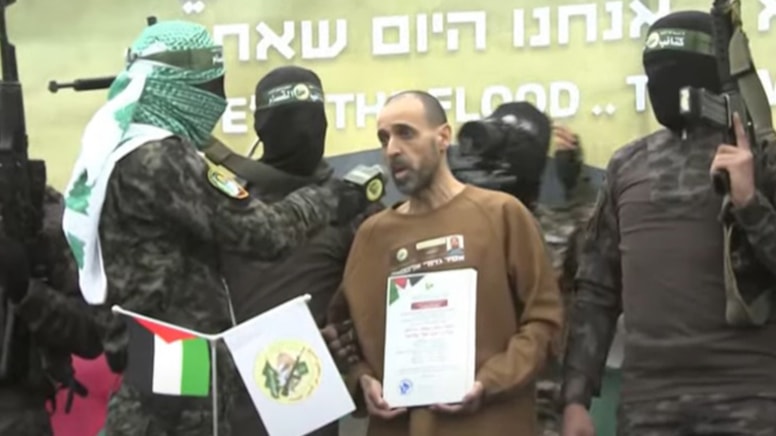 Hamas, 3 İsrailli esiri Kızılhaç’a teslim etti