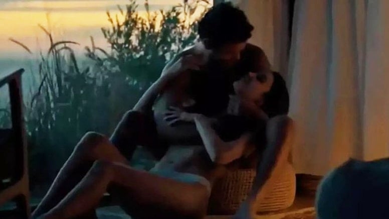 Hande Erçel ve Barış Arduç'un sevişme sahneleri gündem oldu