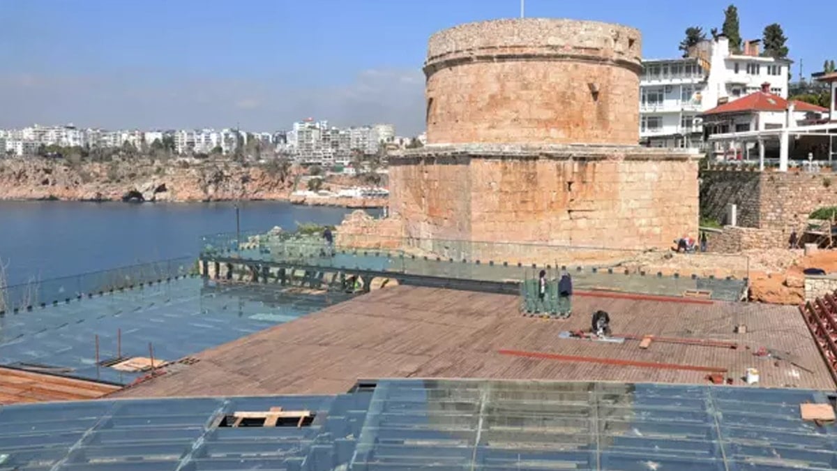 Hıdırlık Kulesi’nde arkeolojik buluş gün yüzüne çıktı