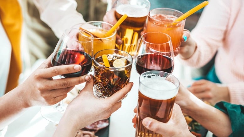 Herkesin her gün içtiği bu içecek aslında öğleden önce içilmeliymiş: İşte nedeni