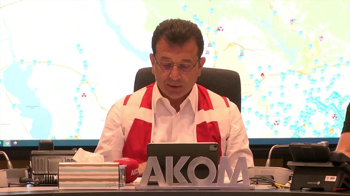 İmamoğlu'ndan İstanbullulara kritik 'kar fırtınası' uyarısı: Uzaktan çalışma ve trafik çağrısı!