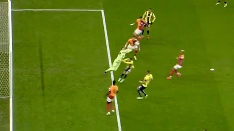 Fenerbahçe'nin ilk yarıda bulduğu gol sayılmadı... Faul kararı!