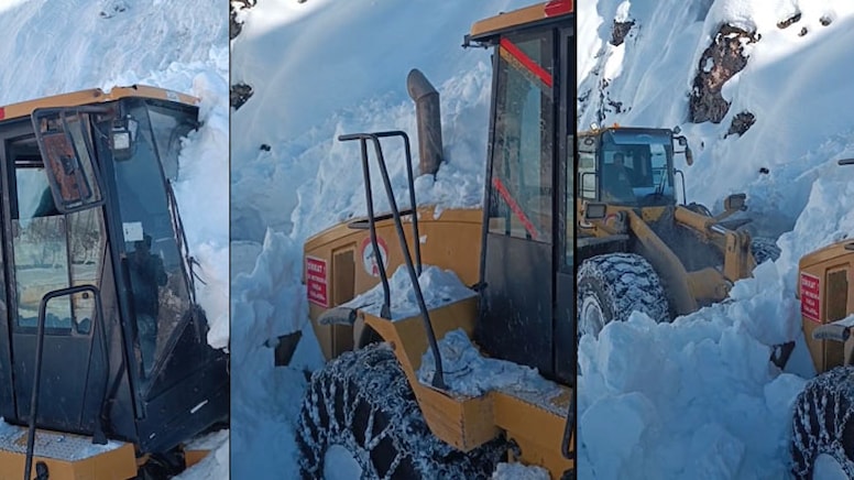 Hakkari'de iş makinesinin üzerine çığ düştü, operatör son anda kurtuldu