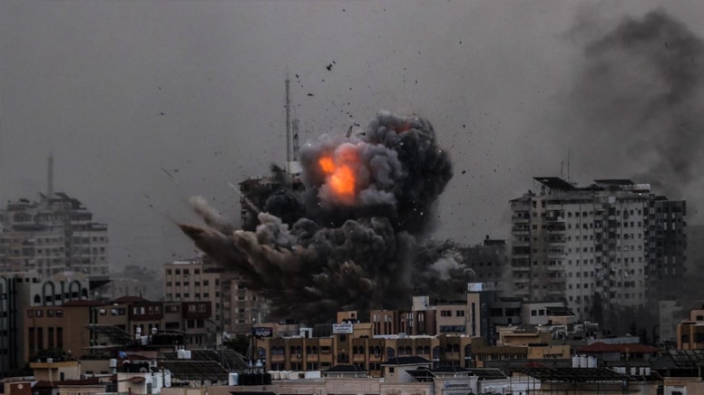 İsrail ateşkes dinlemiyor: Lübnan'da binaları havaya uçurdular