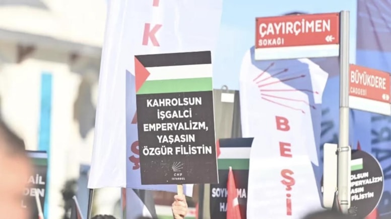 CHP'li Murat Emir: İstanbul İl Başkanlığımız başvuru yapınca, Galata Köprüsü'nün yürüyüş alanı olmadığı Valiliğin aklına geldi