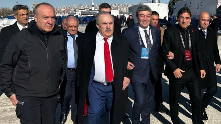 AKP'ye transfer olan vekiller el ele tutuşup poz verdi: İYİ Partilileri kızdıran fotoğraf