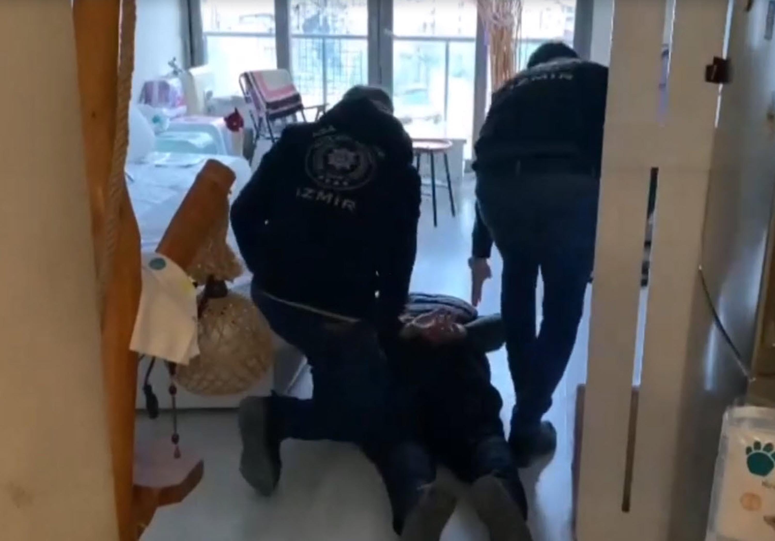 İzmir'de fuhuş çetesine operasyon; 7 kişi tutuklandı