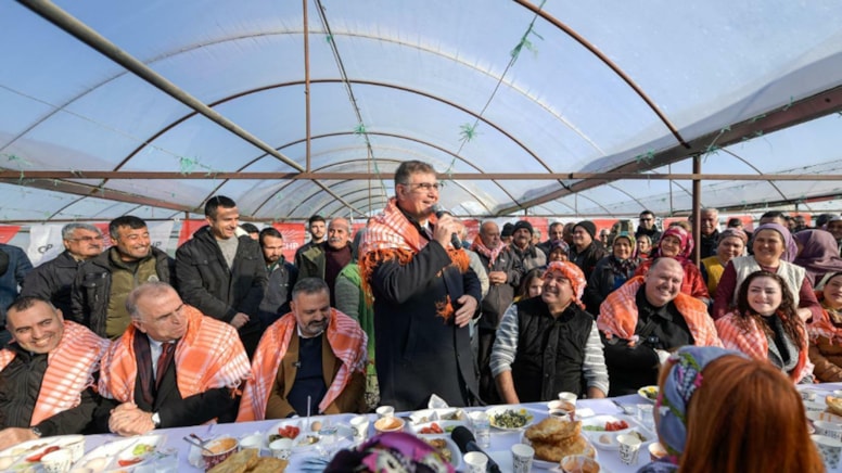 İzmir Büyükşehir Belediye Başkanı: Baskılar vız gelir tırıs gider