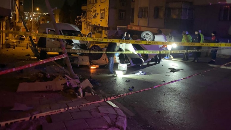 İzmir'de korkunç kaza: 2 ölü, 2 yaralı