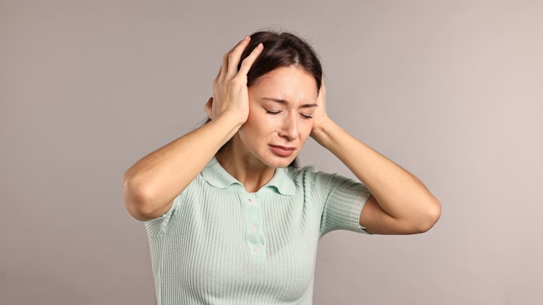 Kulağınızda bu sesleri duyuyorsanız dikkat! Uzman doktor, ölümcül bir nedeni olabileceğini açıkladı