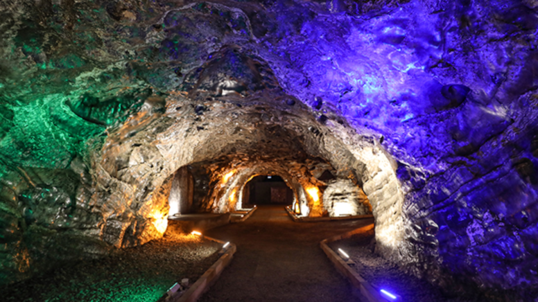 Bu mağaraya giren şifalanıp çıkıyor: Günde 1000 kişi ziyaret ediyor, turistler akın ediyor