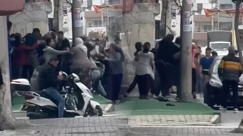 'Yol verme' kavgasında ortalık savaş alanına döndü