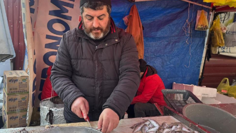 Fiyatını duyan Zonguldaklılar çarşı pazara koştu: Ucuz diye kilo kilo alıyorlar