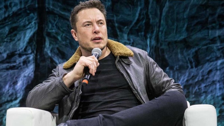 Elon Musk'ın babası, oğlunun imparatorluğunun gizli zümrüt madeni tarafından inşa edildiğini iddia ediyor