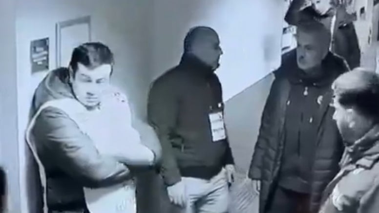 Mourinho maçtan sonra hakemin odasına gitti!