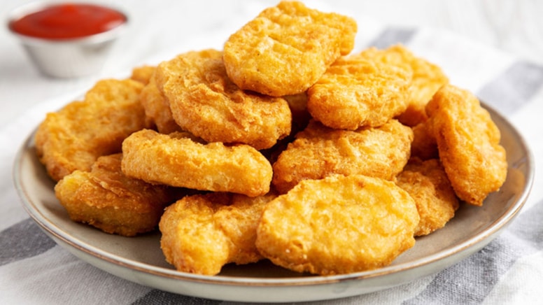 Sınır dışı edilmekten tavuk nugget kurtardı