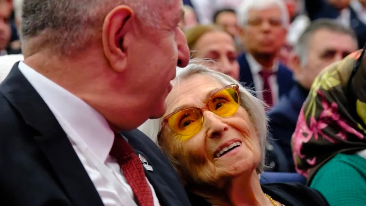 Ümit Özdağ'ın 90 yaşındaki annesi Gönül Özdağ oğlunu Silivri'de ziyaret etti