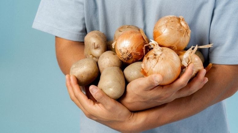 Patates ve soğanı meğerse yanlış saklıyormuşuz! İşte doğru yöntem...