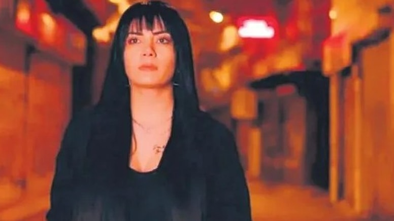 Genç şarkıcı canlı yayında intihara kalkıştı: Takipçileri polisi aradı