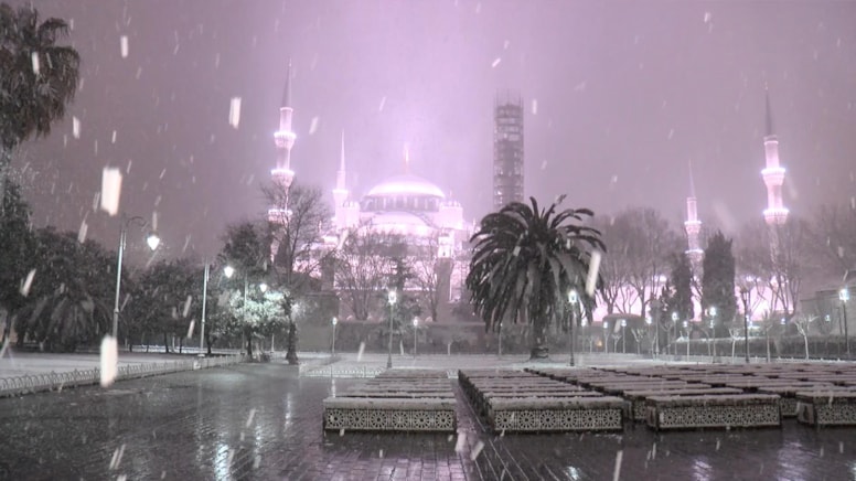 Tarihi yapılar beyaza büründü: Ortaya muhteşem görüntüler çıktı