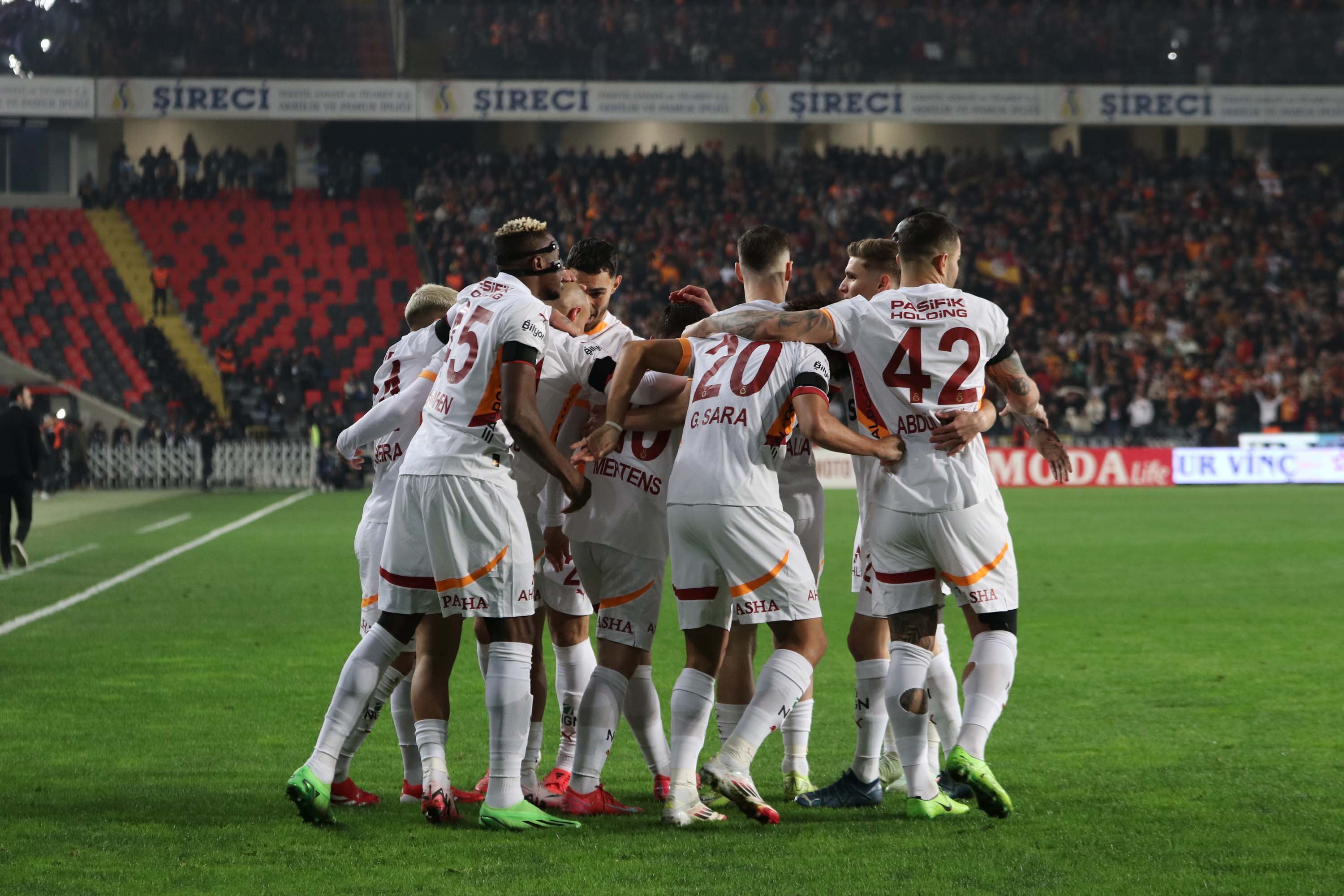 Galatasaray'ın yeni transferi siftah yaptı