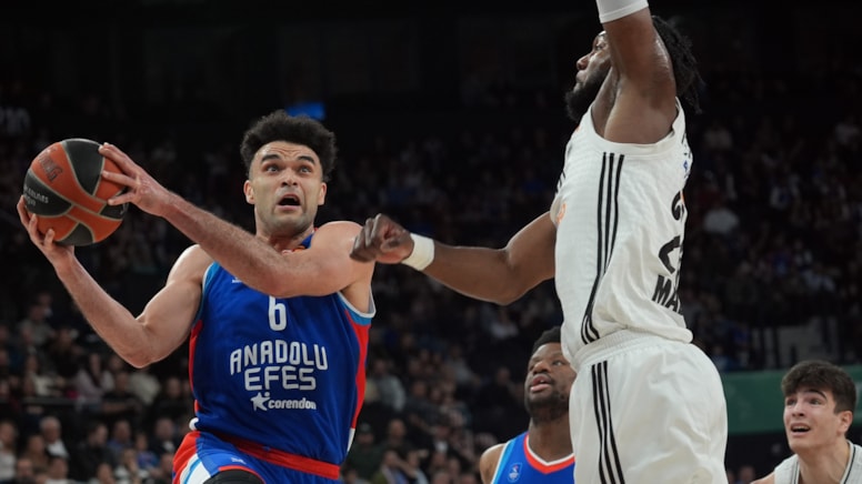 Anadolu Efes'ten, Real Madrid karşısında kritik galibiyet