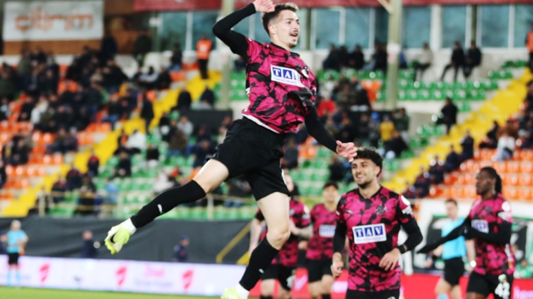 5 gollü maçta zafer Alanyaspor'un